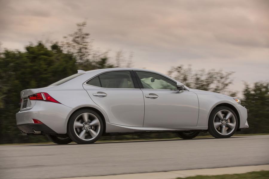  Lexus IS300 AWD F-Sport 2015 года  (фото 24 из 48)